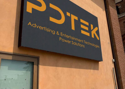 pdtek-poster-led-esternoeinterno