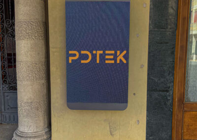 pdtek-poster-led-esternoeinterno